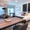 Elevator-Downtown View-Garage-King Bed-Laundry