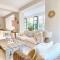 Covas Seabreeze Cottage