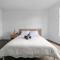75R Stylish Abnb-Style One Bedroom Apartment in Rosebery, Parking