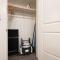 Downtown-Elevator-King Bed-Garage Parking-Laundry