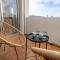 Central 1BR - Views - Deli Café