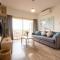 Central 1BR - Views - Deli Café