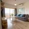 Central 1BR - Views - Deli Café
