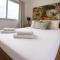 Central 1BR - Views - Deli Café