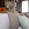 Central 1BR - Views - Deli Café