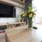 Central 1BR - Views - Deli Café