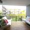 Swanky 2 bed apt with parking - easy city access