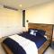 Swanky 2 bed apt with parking - easy city access