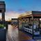 Swanky 2 bed apt with parking - easy city access