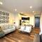 Swanky 2 bed apt with parking - easy city access