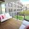 Swanky 2 bed apt with parking - easy city access