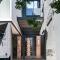 Swanky 2 bed apt with parking - easy city access