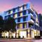 Swanky 2 bed apt with parking - easy city access