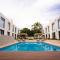 La Posada Hotel y Suites