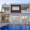 Villa Goldfish - 5BR Beachfront Luxury with Pool & Jacuzzi