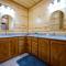 Massive Hochatown Lodge W Spa, Basketball & More