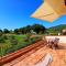 INCANTEVOLE CASA TOSCANA con travi in legno, ampia terrazza e vista sulle colline