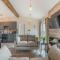 West End Farm Lodge Alabaster