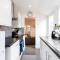 Ashton House - Stylish 2 Bedroom House, Close to Luton Town Center & Airport