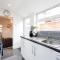 Ashton House - Stylish 2 Bedroom House, Close to Luton Town Center & Airport