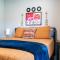 Rock & Roll House, Fiber Internet, ROKU TV, Washer & Dryer, by DT Chickasha & Leg Lamp!