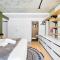 Explore the vibrant heart of Cape Town- 2 bed apmt