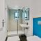 Explore the vibrant heart of Cape Town- 2 bed apmt