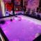 Lhistoire de louest , jacuzzi appartement
