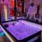 Lhistoire de louest , jacuzzi appartement