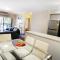 Inner city apartment - Moments to the city centre