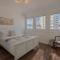 On The Beach Penthouse with Sea View - 3 bedrooms - Roof Terrace - Spa, Sauna, Gym and Pool - Sleeps 6