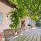 Charmant Mas à Paradou avec Piscine, Terrasse et Jardin, Près des Alpilles - FR-1-599-35