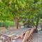 Charmant Mas à Paradou avec Piscine, Terrasse et Jardin, Près des Alpilles - FR-1-599-35