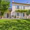 Charmant Mas à Paradou avec Piscine, Terrasse et Jardin, Près des Alpilles - FR-1-599-35