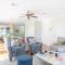 Sea Shell by AvantStay Breezy Beachside Getaway w Rooftop Deck 6 BRs