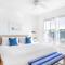 Sea Shell by AvantStay Breezy Beachside Getaway w Rooftop Deck 6 BRs