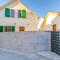 Hostel Dvor