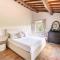 CASALE SANTA CATERINA Jacuzzi and Pool