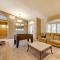 Spacious Scottsdale Home Pool and Covered Patio