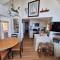 Ocean Front Cabin 11 w Jacuzzi & Superb Views