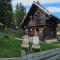 Urige Waldbienenhütte