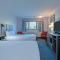 Riverland Inn & Suites