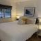 Manta Stays Resort-Style Tropical Oasis