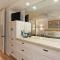Kaleialoha 210 · KA 210 OceanFront 1BD Tropical Getaway w AC
