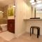 Kaleialoha 401 · KA 401 Spacious Studio w Mountain View Pool AC