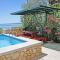 7 Bedroom Amazing Home In Kosljun