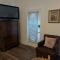 Cozy, Cute, Private Ozark Suite 5 Mins to Hospital