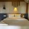 Wild root stay- Aster Chalet