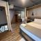 Wild root stay- Aster Chalet