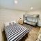 Mooloolaba Waterfront Unit - sleeps 8